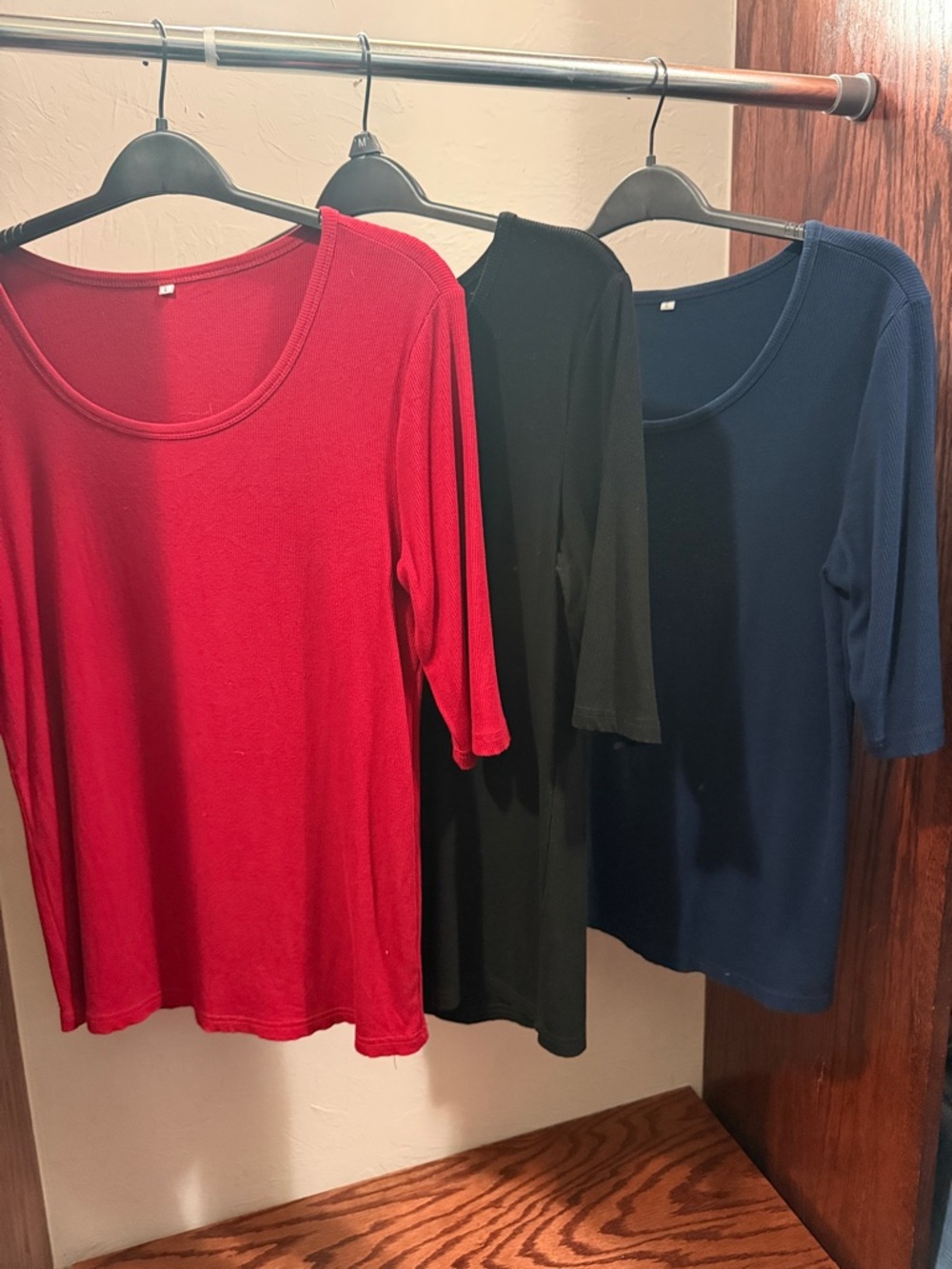 Classic Scoop Neck Women’s Top - Red, Black, Navy  Excellent Condition.